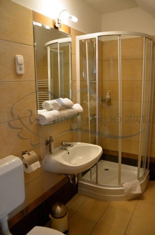 Hotel Haz Az Erdo Szelen Bánk Exterior foto